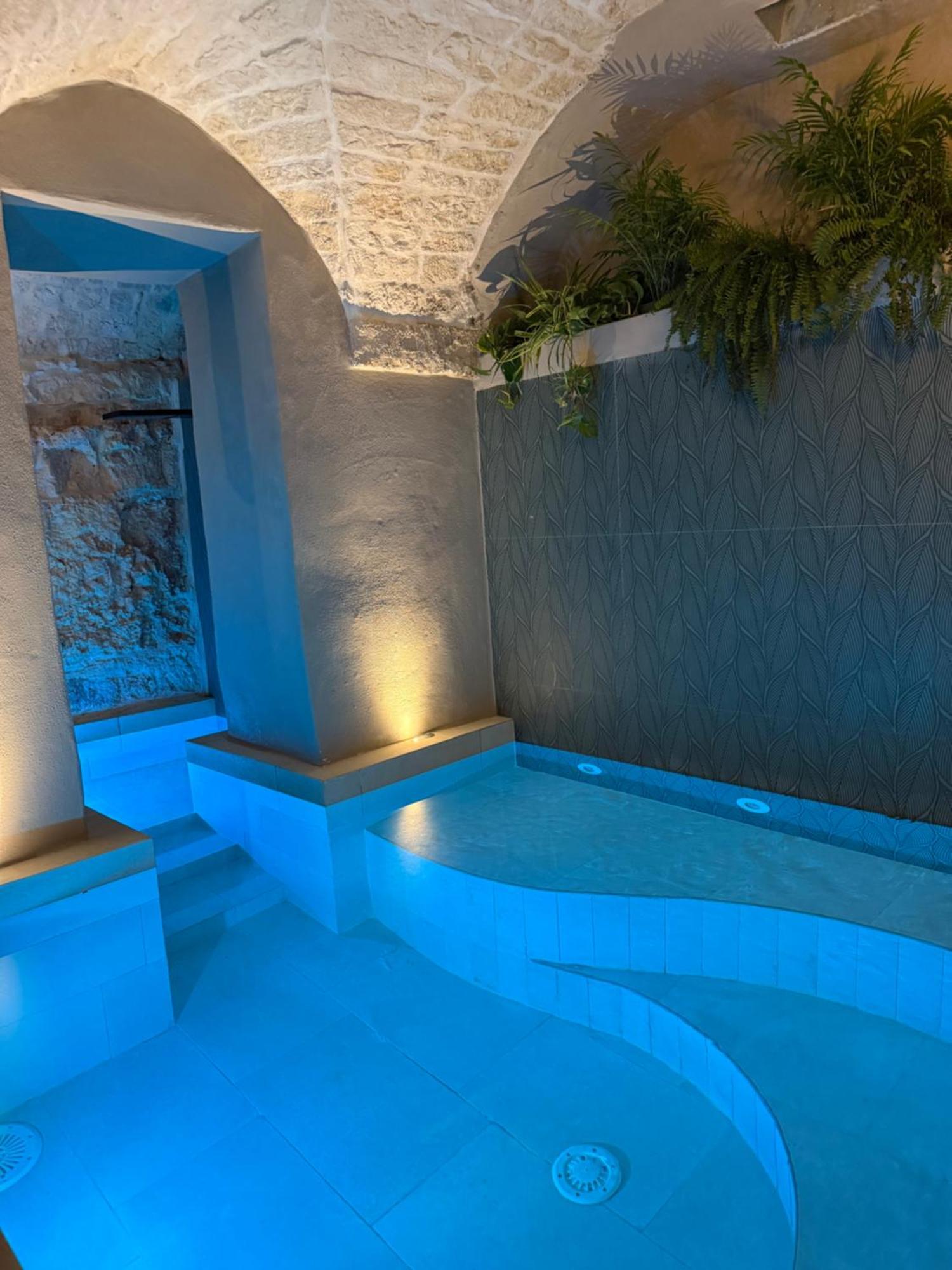 La Maison - Private Wellness オストゥーニ エクステリア 写真